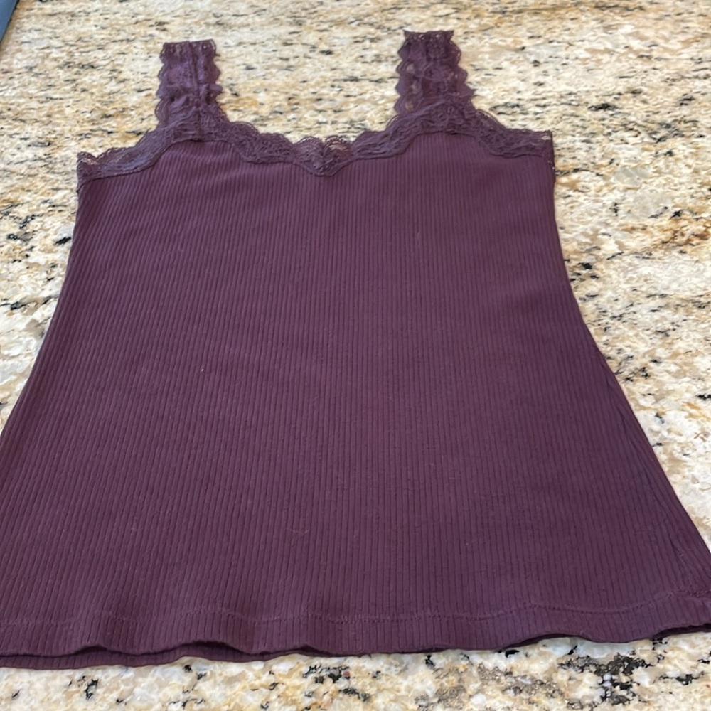 Women’s Maurices Lace Strap Tank Top in size small, deep plum color GUC